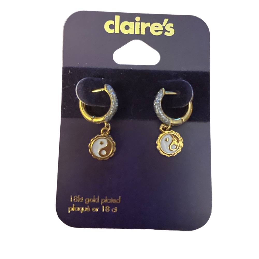 BNWT Claire’s 18kt Gold Plated Dangling Hoop Ying Yang Design